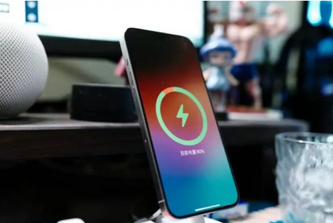 庐山苹果15换屏服务分享用什么充电器给iPhone15充电更好 